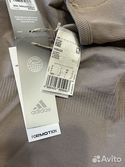 Топ спортивный adidas новый