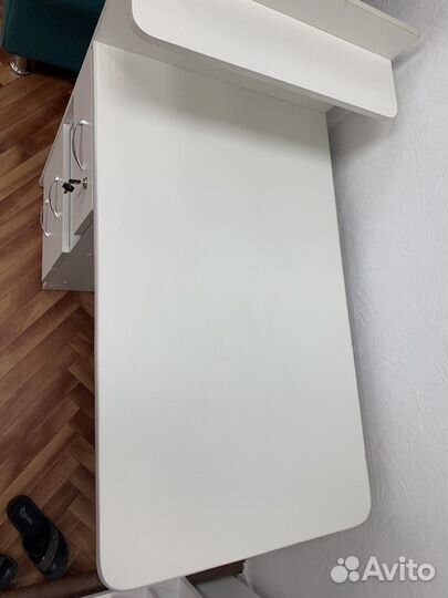 Маникюрный стол