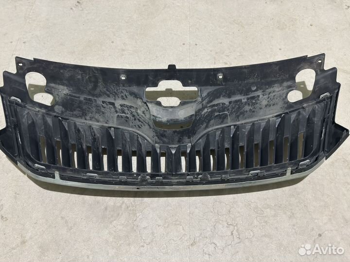 Решетка радиатора skoda rapid