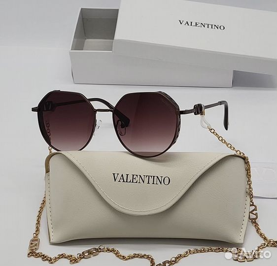 Солнцезащитные очки Valentino