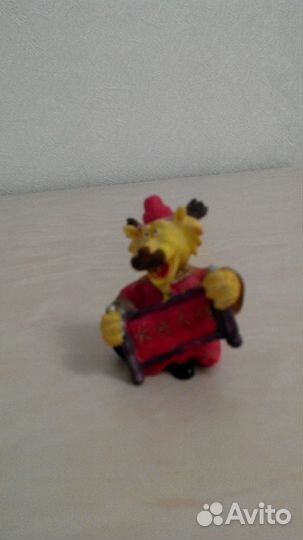 Статуэтки фарфоровые и керамические