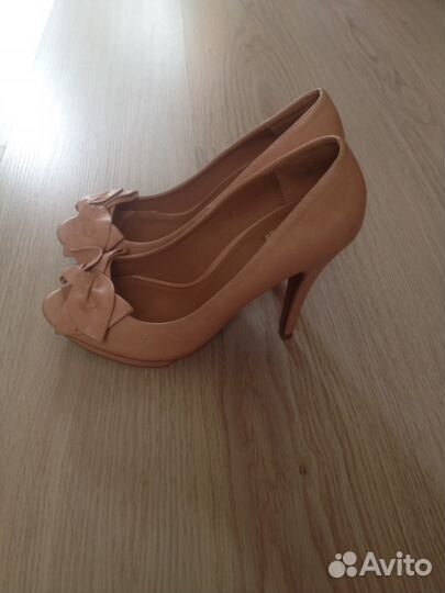 Продаю босоножки