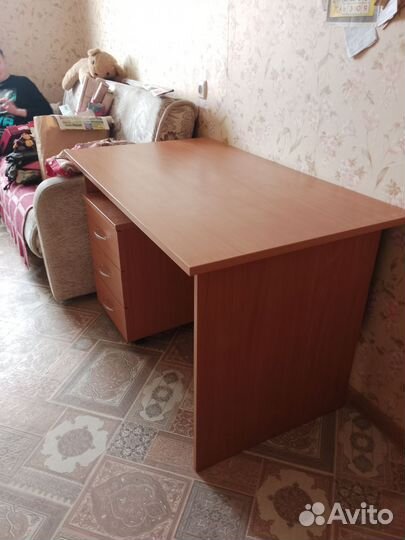 Письменный стол с тумбой бу