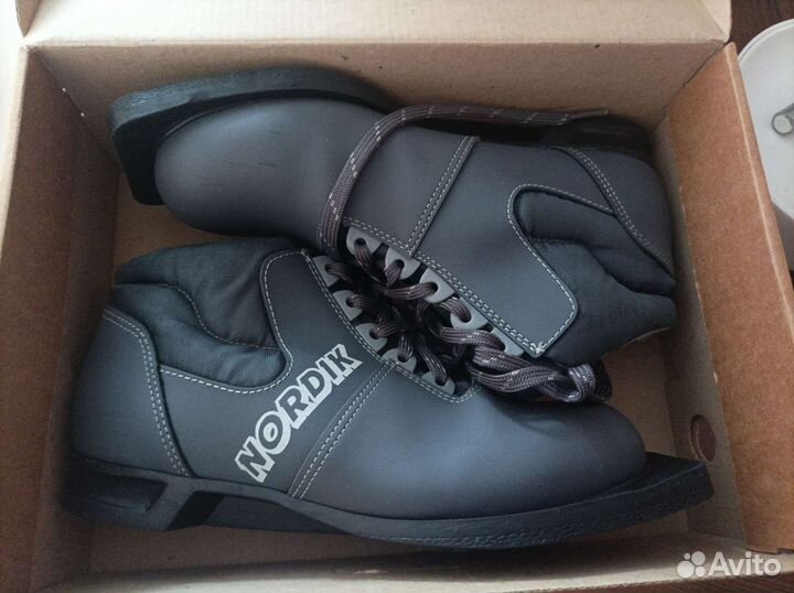 Лыжные ботинки