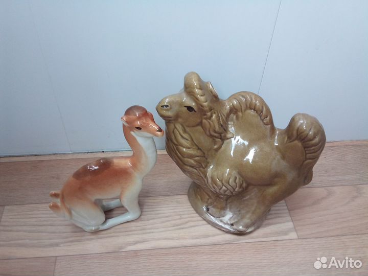 Коллекция статуэток верблюдов