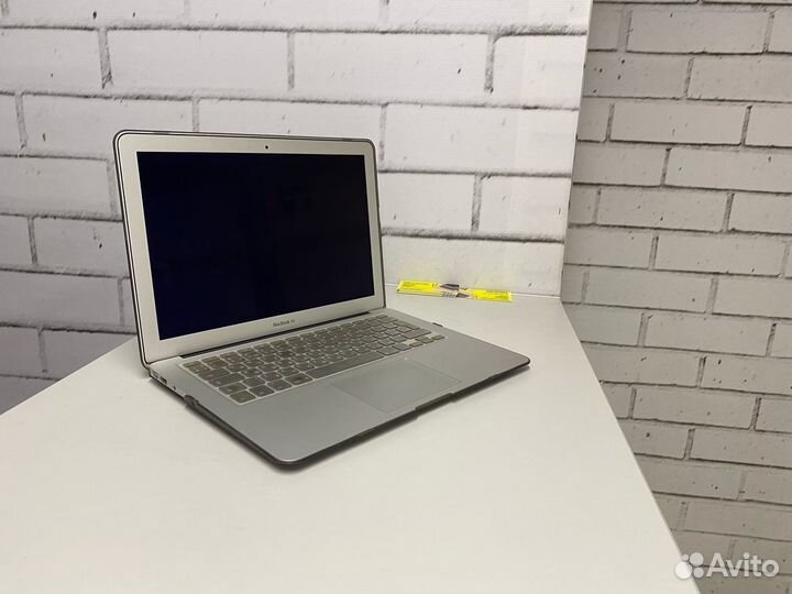 Macbook Air 13,3 \Core i5\SSD\4Gb\