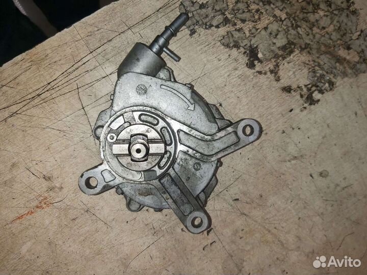 Насос вакуумный Toyota avensis II 2.2TD 2003-2008