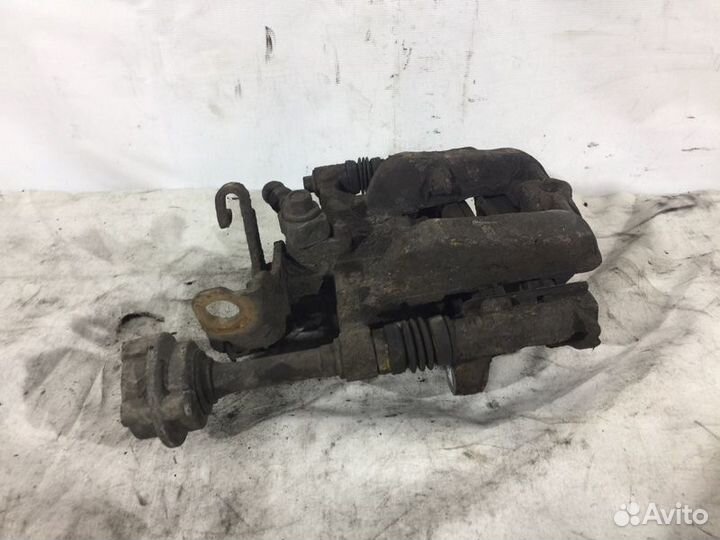 Суппорт тормозной задний правый Opel Astra J До