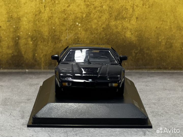 Модель bmw m1 1/43 minichamps