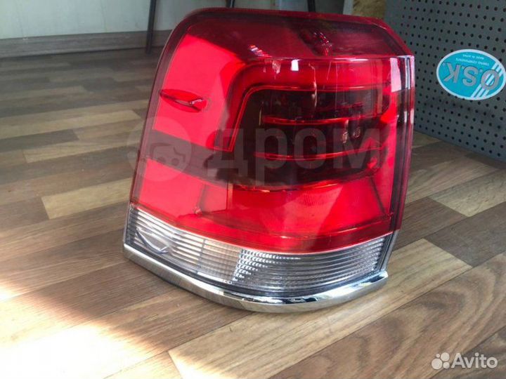 Стоп-сигнал задний левый Toyota Land Cruiser 200