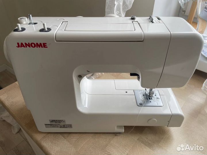 Швейная машина Janome 4400