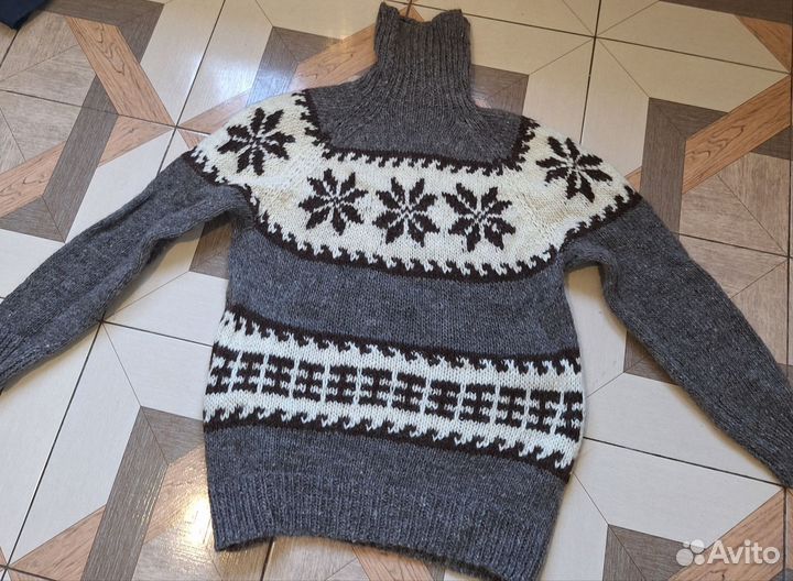 Свитер шерсть