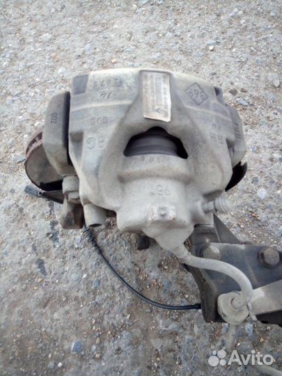 Суппорт передний правый Renault Duster F4RA 400