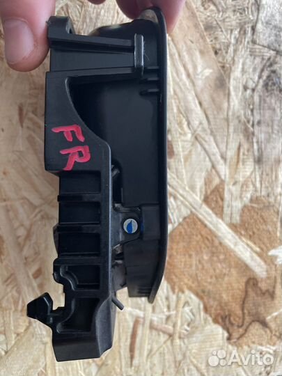 Внутренняя ручка двери hyundai solaris 2021