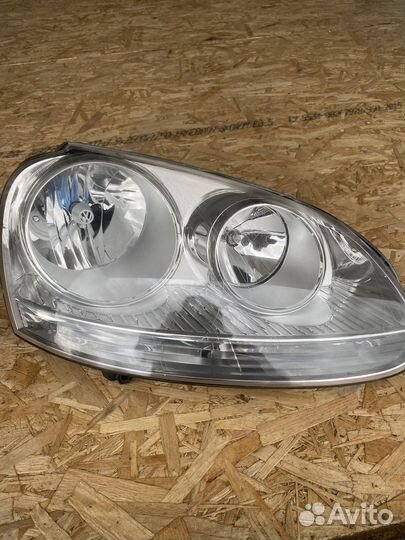 Фара передняя правая на volkswagen jetta 5