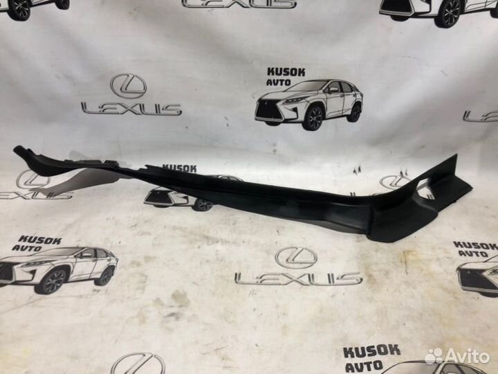 Обшивка багажника задняя левая Lexus Rx 350