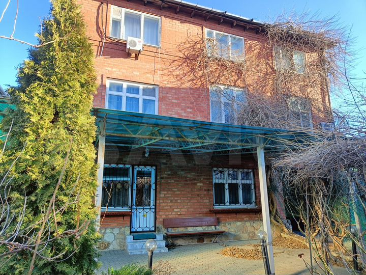 Дом 444 м² на участке 7,5 сот.