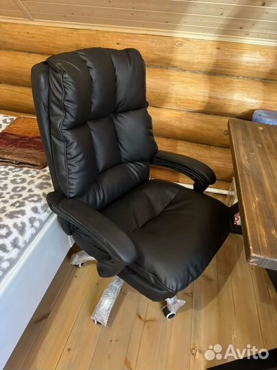 Офисное кожаное кресло руководителя