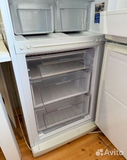 Холодильник Indesit 180 см