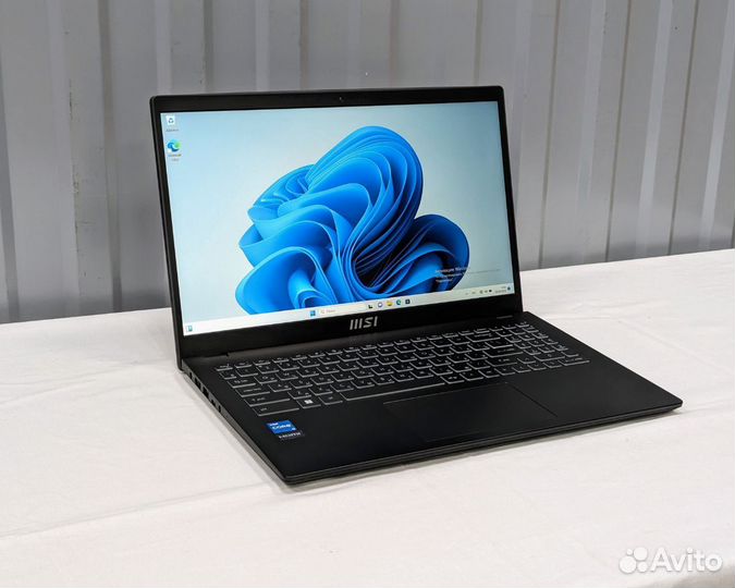 Ноутбук MSI i3 / 8 Гб / SSD 256 (Новый)