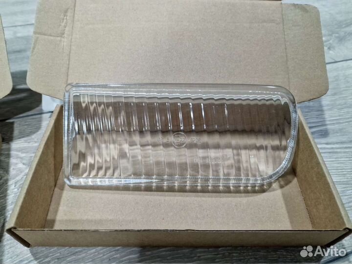 Стекло противотуманной фары (L/R) Audi 100 C4