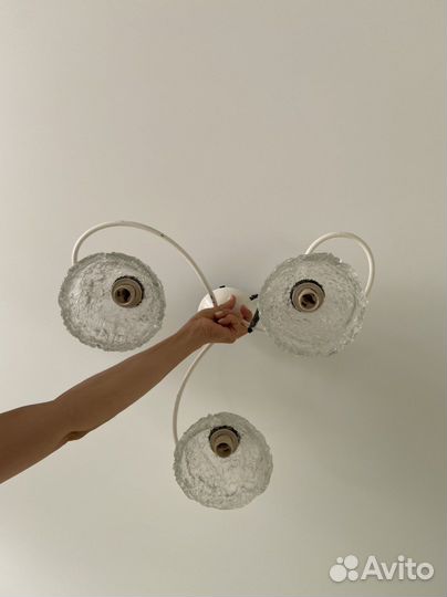 Люстра потолочная на три плафона