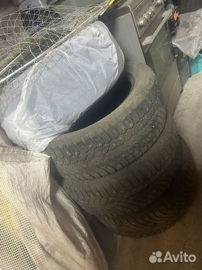 Gislaved Nord Frost 200 215/55 R17