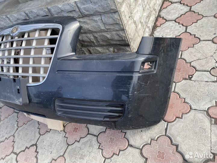 Передний бампер с решеткой Chrysler 300c