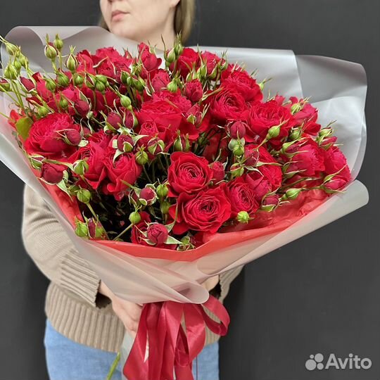 Кустовые пионовидные розы красные Киров