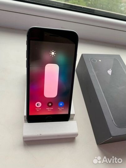 Телефон iPhone 8 64 gb