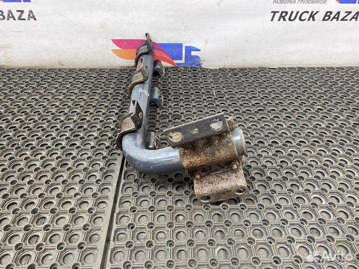 Кронштейн подножек нижний Iveco Stralis