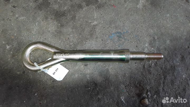 Крюк буксирный для автомобиля