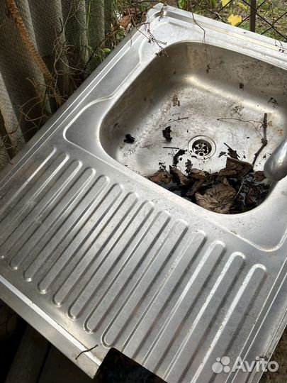 Стулья, раковины, мойки