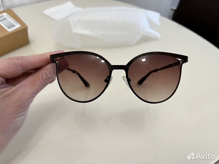 Солнцезащитные очки Banana Republic