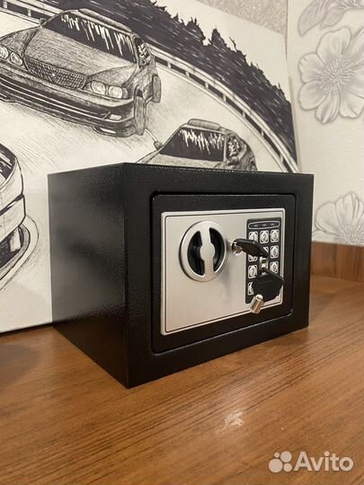 Сейф для денег и оружие