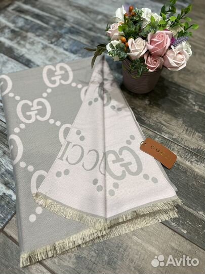 Кашемировый палантин Gucci серый с розовым