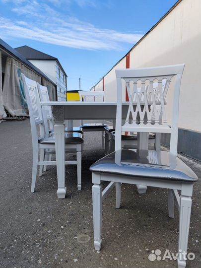 Кухонный стол и стулья