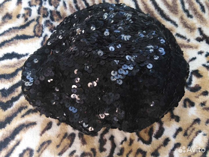 Берет чёрный с паетками
