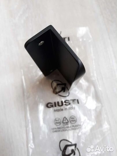 Мебельная ручка 100 мм черная