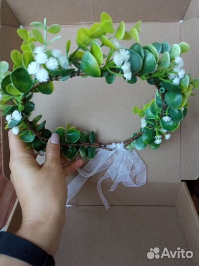 Венок на голову из гипсофилы и зелени