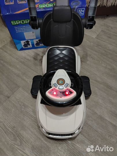 Машинка-каталка с родительской ручкой