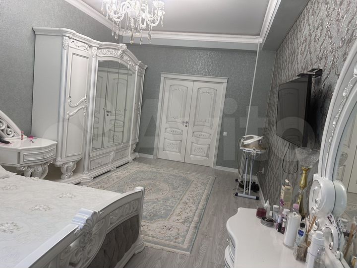 3-к. квартира, 112 м², 1/14 эт.