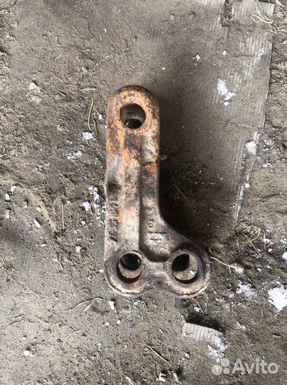 Серьга прицепная дт-75, Т-150