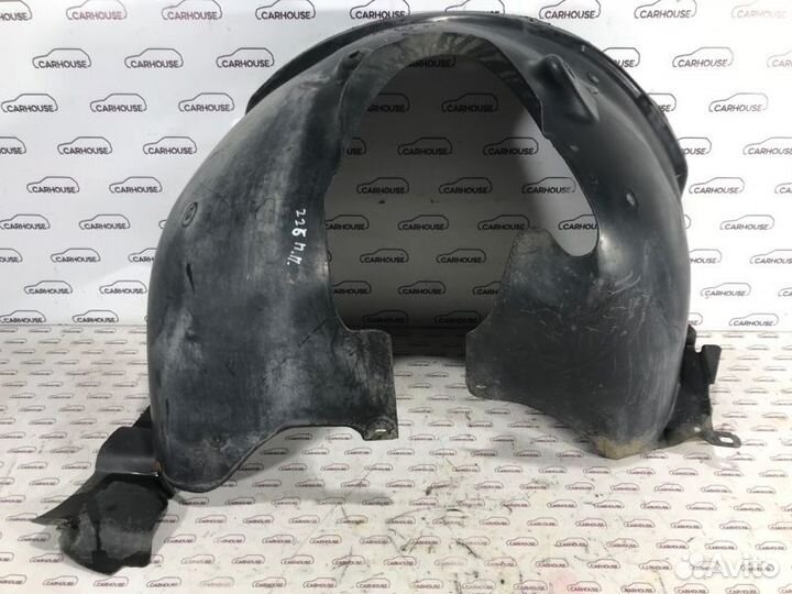 Подкрылок передний правый Volkswagen Touareg GP