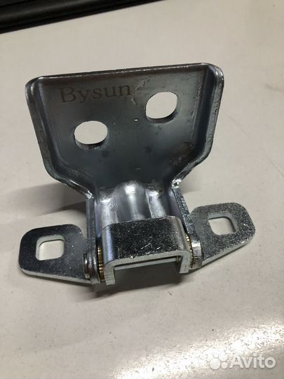 Петля двери