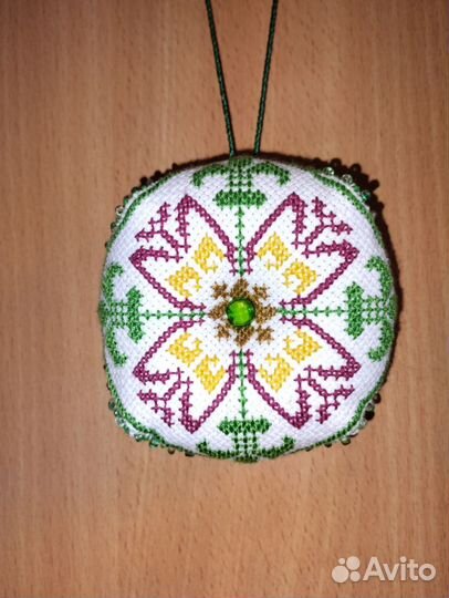 Игольница вышитая бискорню