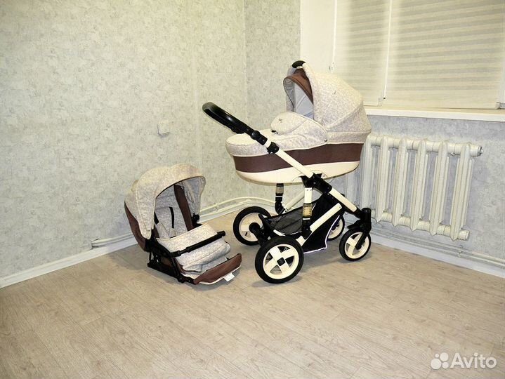 Коляска Изако + пеленальная доска в подарок