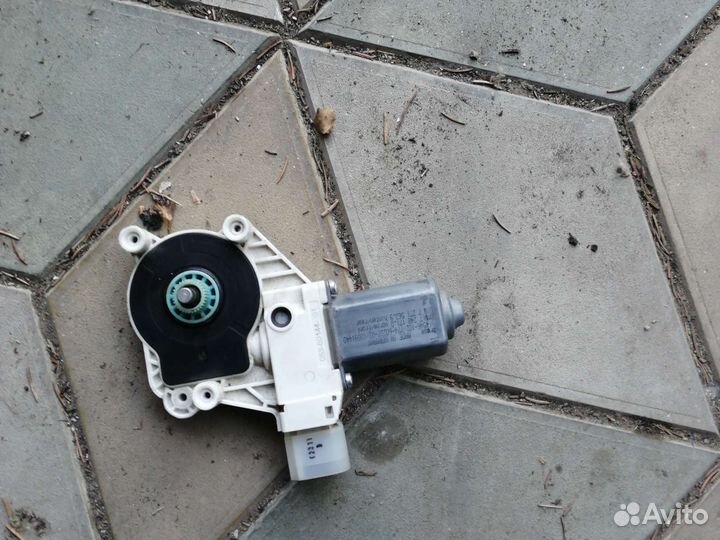 Моторчик стеклоподъемника BMW 5-series F10