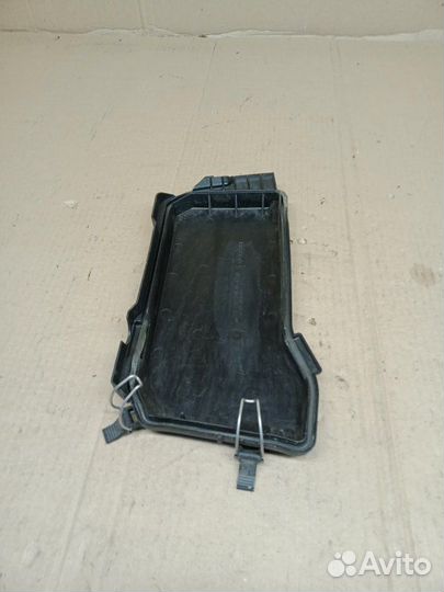 Крышка блока предохранителей Mercedes-Benz C200