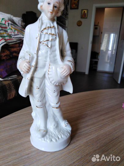 Фарфоровые статуэтки